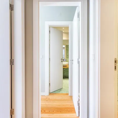 Distinct 2 Bed In Downtown With Aircon