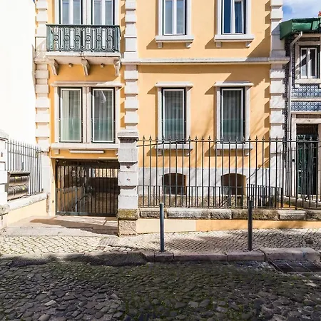 Distinct 2 Bed In Downtown With Aircon *