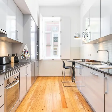 Distinct 2 Bed In Downtown With Aircon Apartament