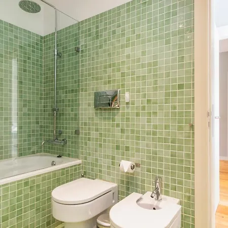 Distinct 2 Bed In Downtown With Aircon Lizbona