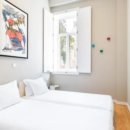 Distinct 2 Bed In Downtown With Aircon