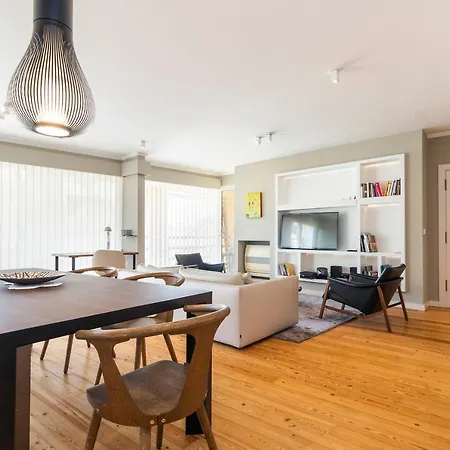 Distinct 2 Bed In Downtown With Aircon * Lizbona