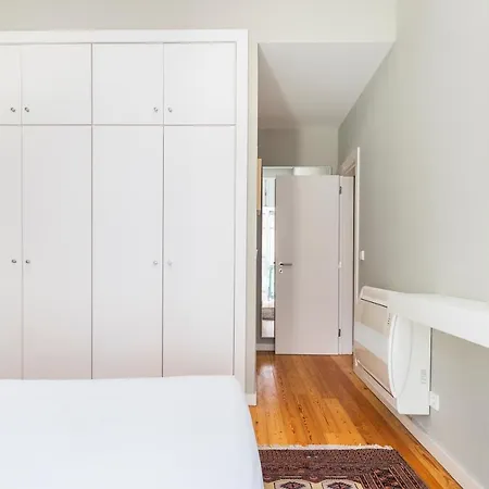 Apartamento Distinct 2 Bed In Downtown With Aircon Lisboa